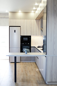 Установили угловую кухню в современном стиле полной комплектации фото 2