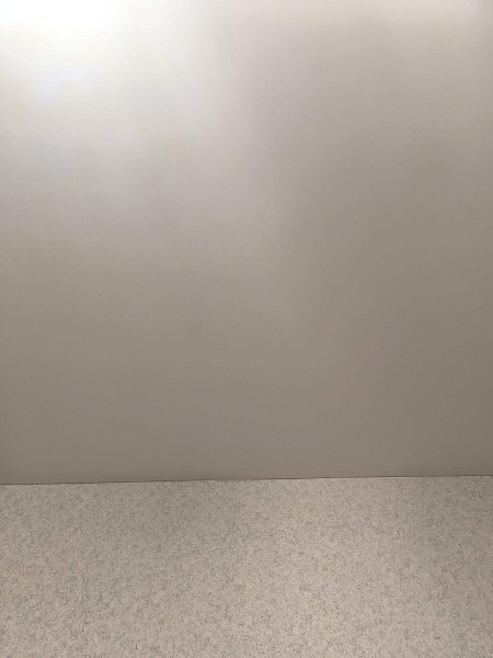 Бесшовный матовый потолок в жилую комнату фото 4