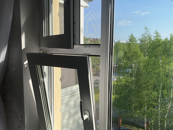 Замена двухстворчатого окна на новое Rehau в квартире фото 3