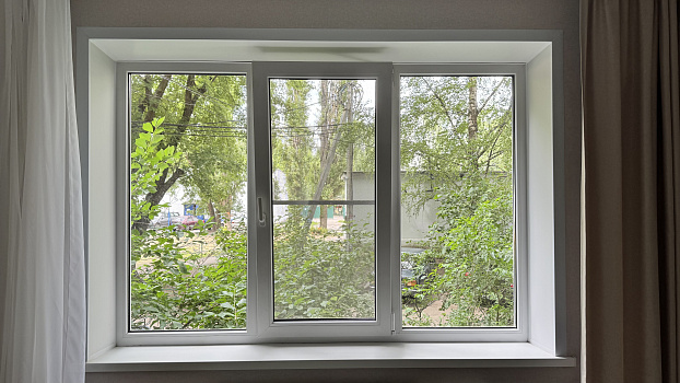 Трёхстворчатое ПВХ окно из теплого профиля KBE фото