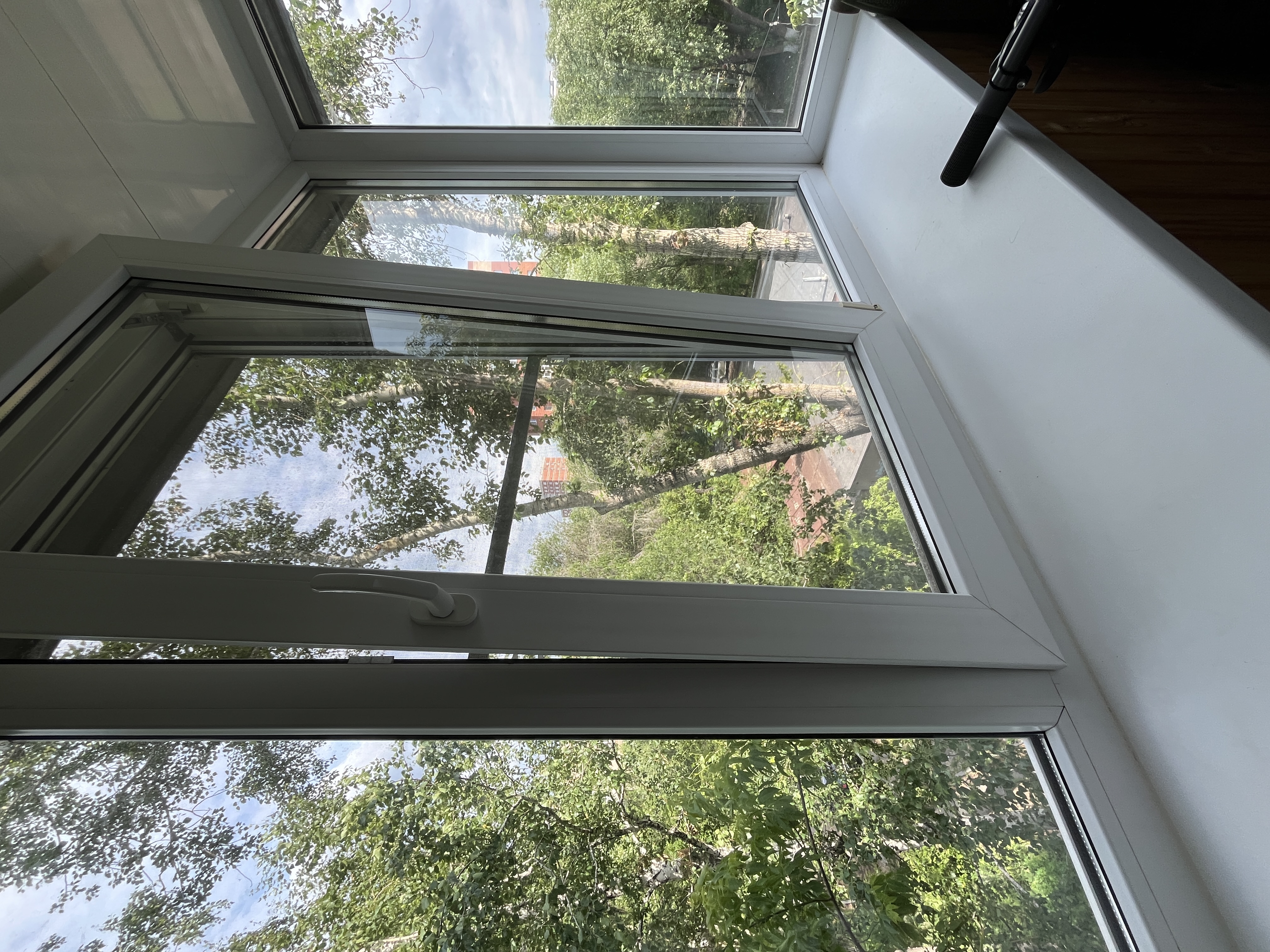 Остеклили балкон, установили пластиковые окна TopLine фото