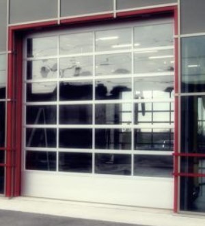 Завершили монтаж панорамных промышленных ворот с прозрачным заполнением закаленным стеклом фото 1