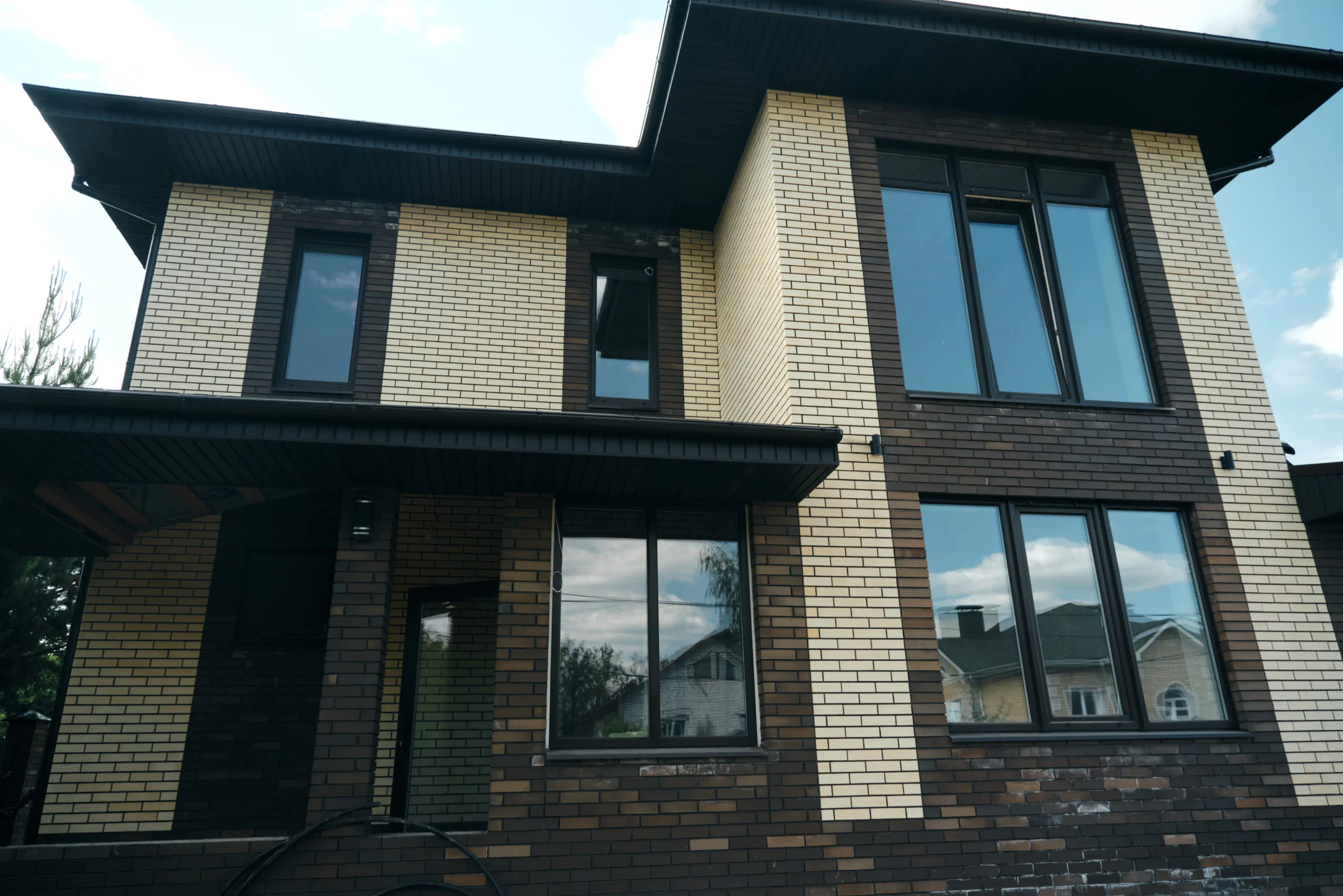 Остеклили коттедж на 11 окон фото