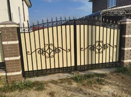 Завершили установку кованых ворот в коттедж в Нижегородской области фото 2