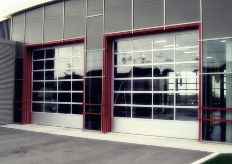 Завершили монтаж панорамных промышленных ворот с прозрачным заполнением закаленным стеклом фото 2