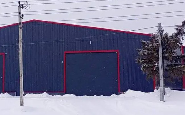 Смонтировали промышленные секционные ворота линейки ProTrend в быстровозводимом здании фото 1